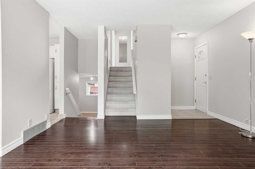 471 Berkley Crescent Nw, Calgary, AB