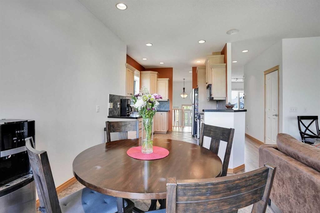 6 Discovery Woods Villas Sw, Calgary, AB - Indoor Photo Showing Dining Room