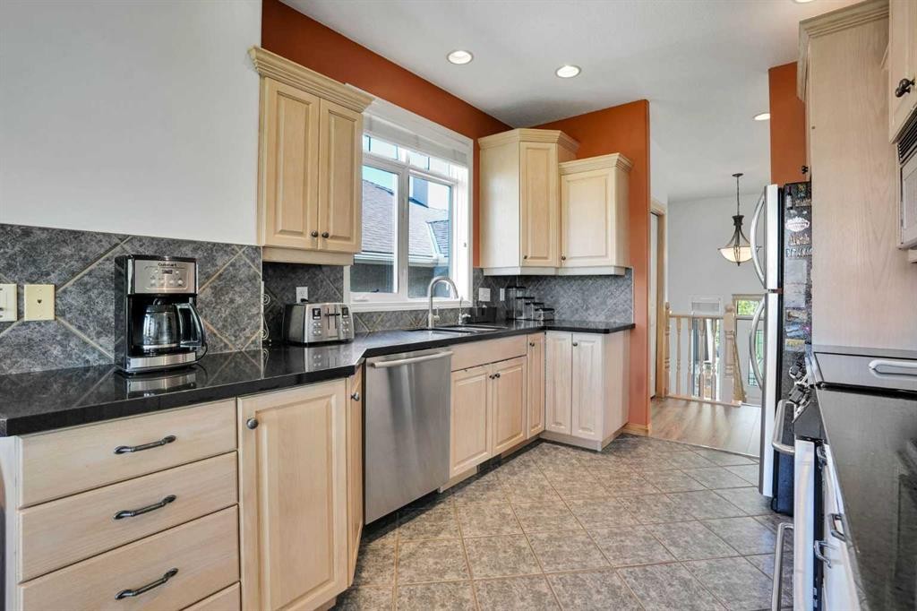 6 Discovery Woods Villas Sw, Calgary, AB - Indoor Photo Showing Kitchen With Stainless Steel Kitchen