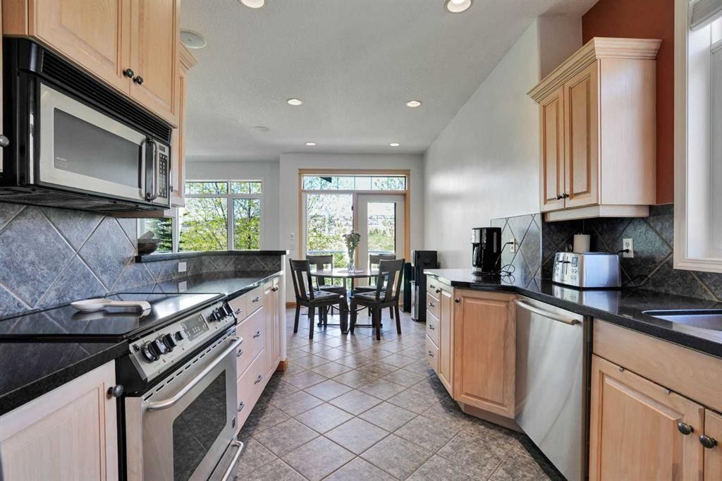 6 Discovery Woods Villas Sw, Calgary, AB - Indoor Photo Showing Kitchen With Stainless Steel Kitchen