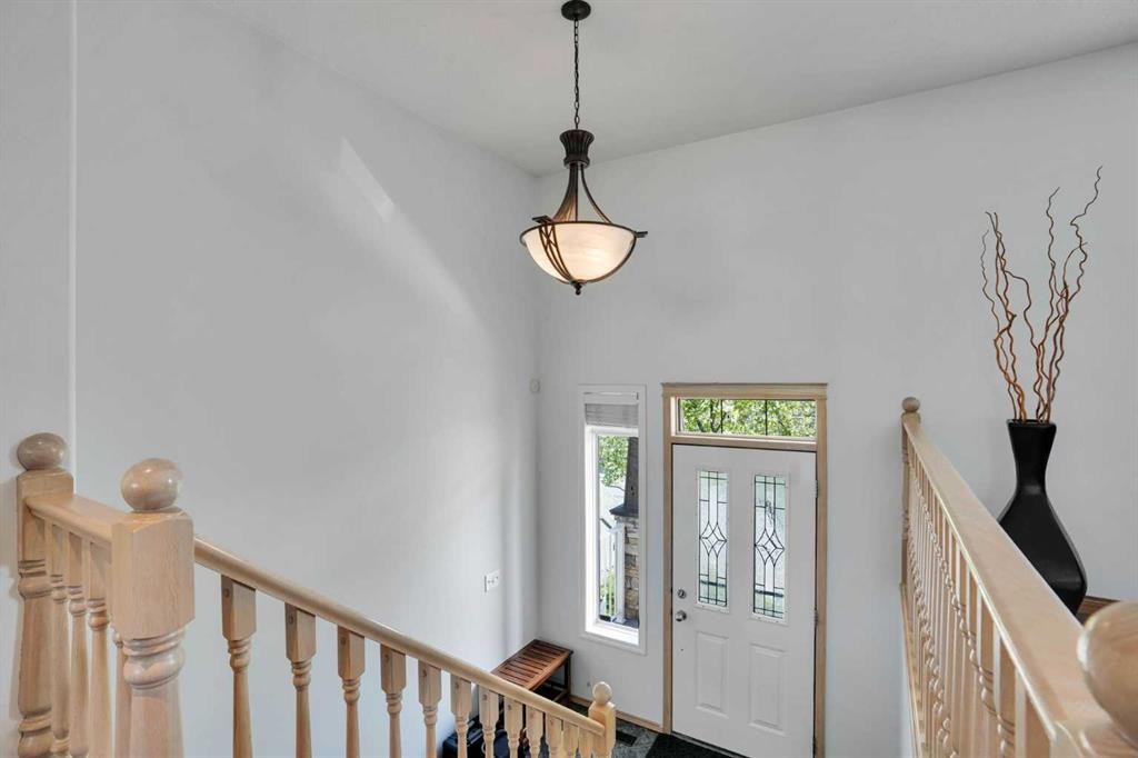 6 Discovery Woods Villas Sw, Calgary, AB - Indoor Photo Showing Other Room