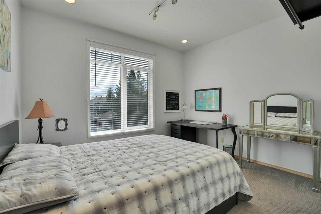6 Discovery Woods Villas Sw, Calgary, AB - Indoor Photo Showing Bedroom