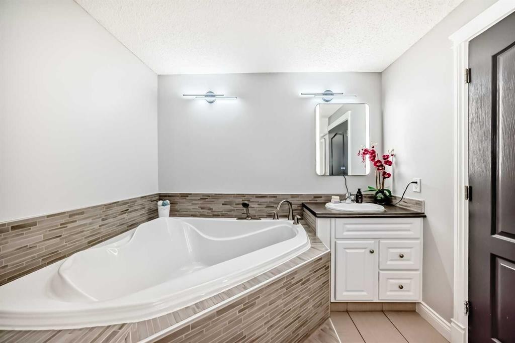 260 Westchester Way, Chestermere, AB