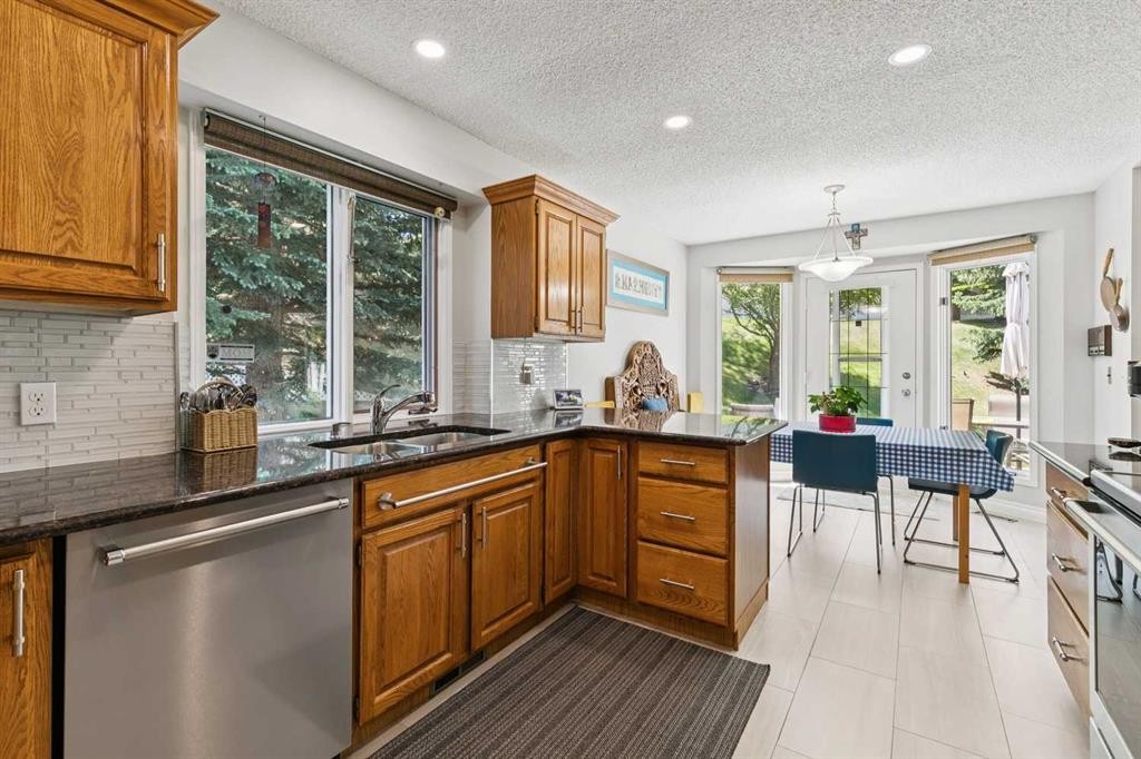 131 Shawnee Manor Sw, Calgary, AB