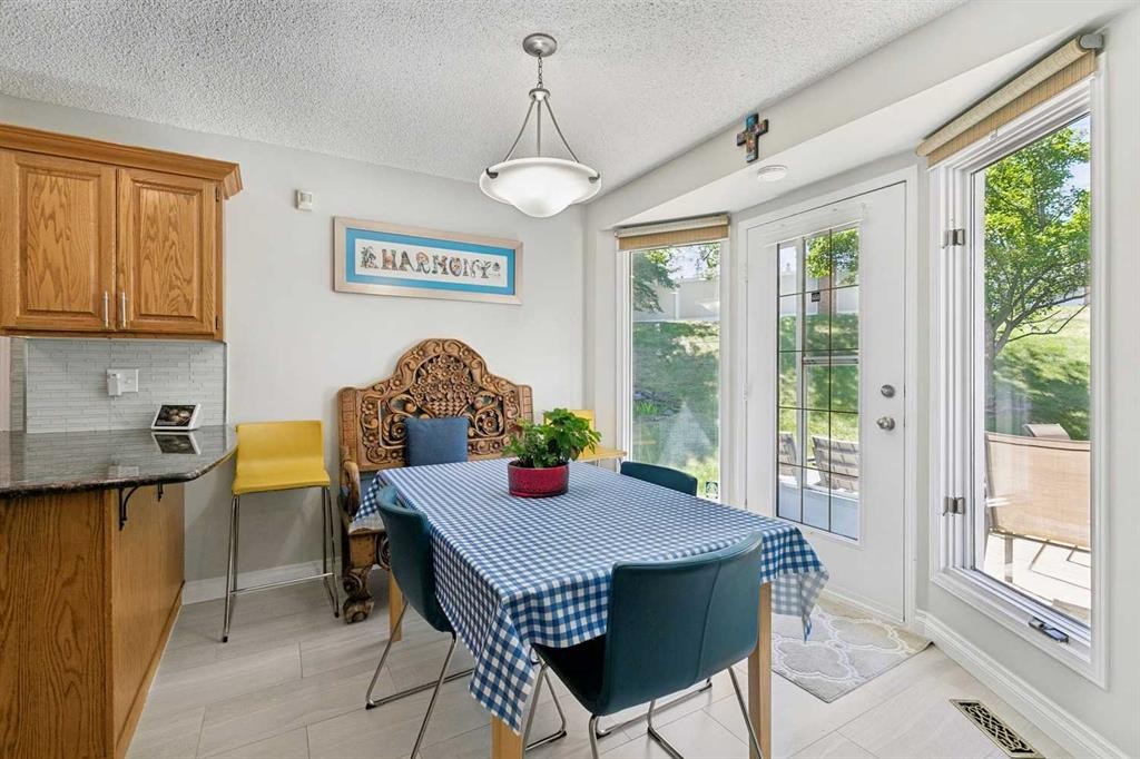 131 Shawnee Manor Sw, Calgary, AB