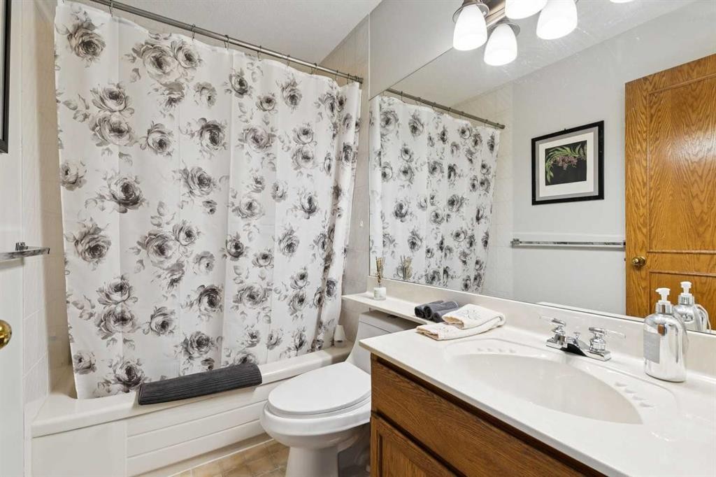 131 Shawnee Manor Sw, Calgary, AB