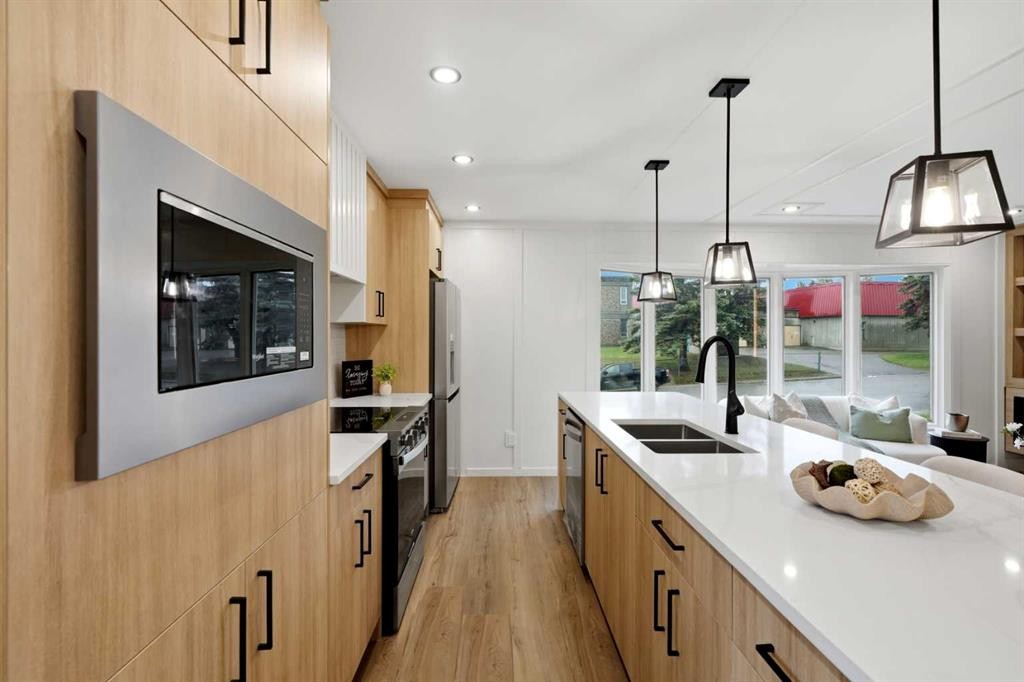 908 Stonehaven Road Sw, Calgary, AB - Indoor Photo Showing Kitchen With Double Sink With Upgraded Kitchen