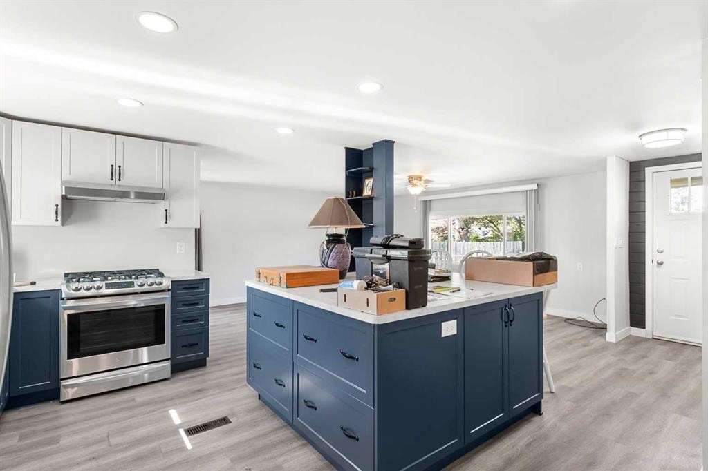 7 Tamarack Crescent Nw, Sundre, AB - Indoor Photo Showing Kitchen