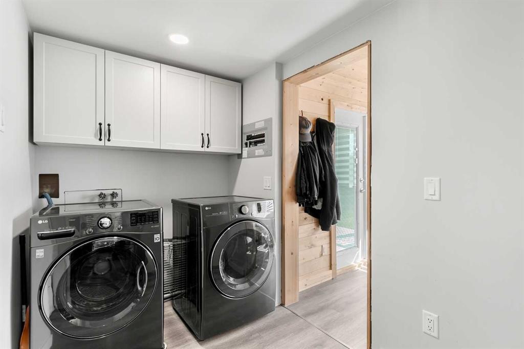 7 Tamarack Crescent Nw, Sundre, AB - Indoor Photo Showing Laundry Room
