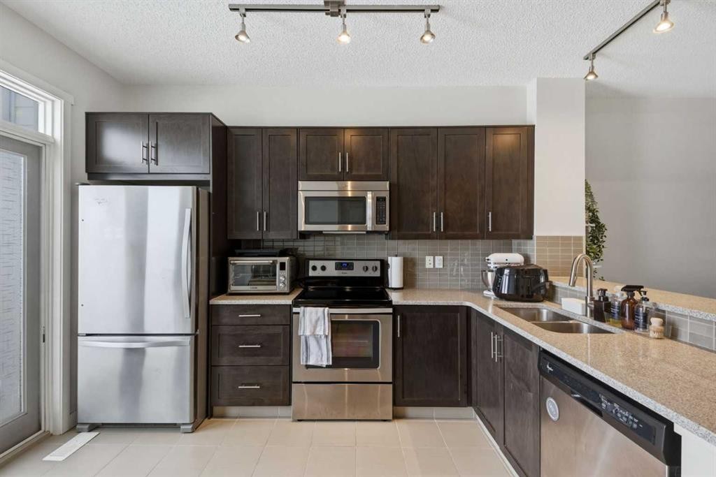 214 Nolanfield Villas Nw, Calgary, AB