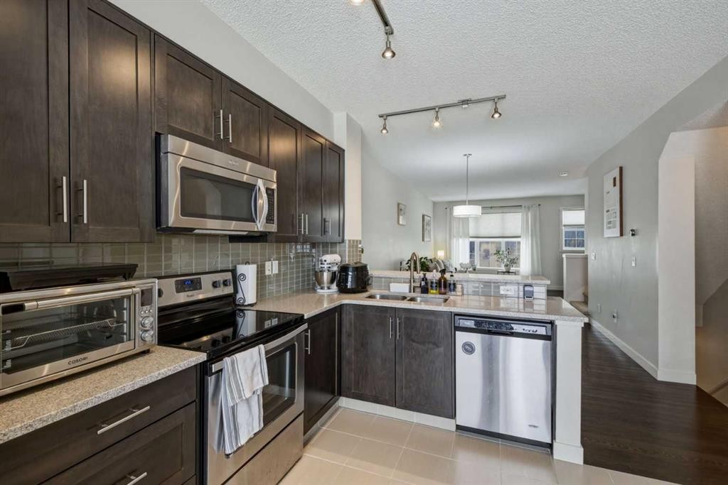 214 Nolanfield Villas Nw, Calgary, AB