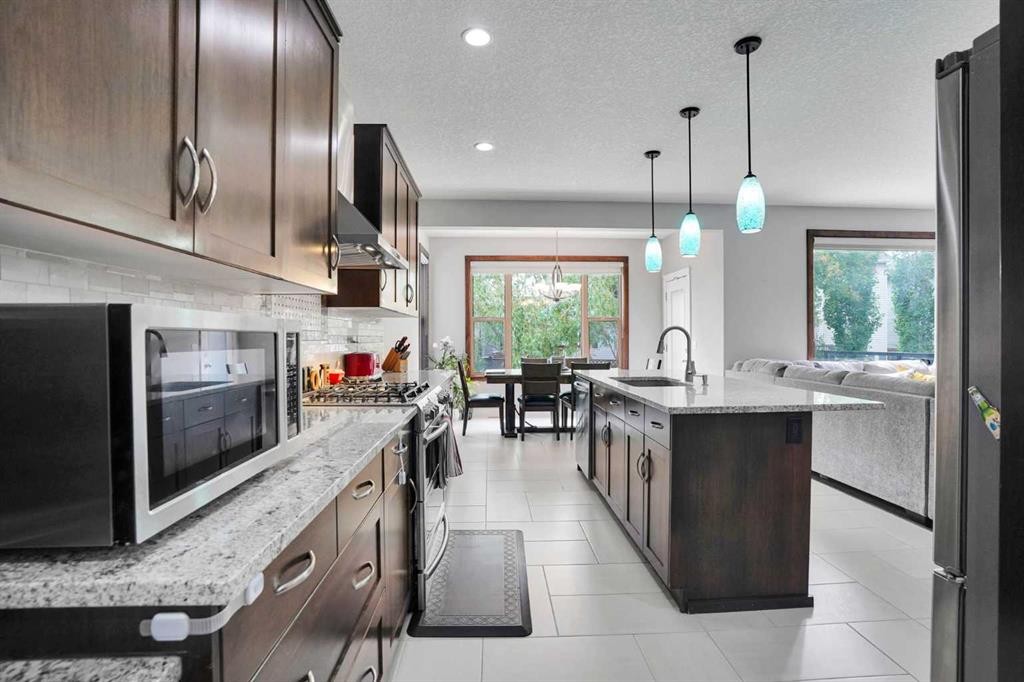 27 Brightoncrest Common Se, Calgary, AB - Indoor Photo Showing Kitchen With Upgraded Kitchen