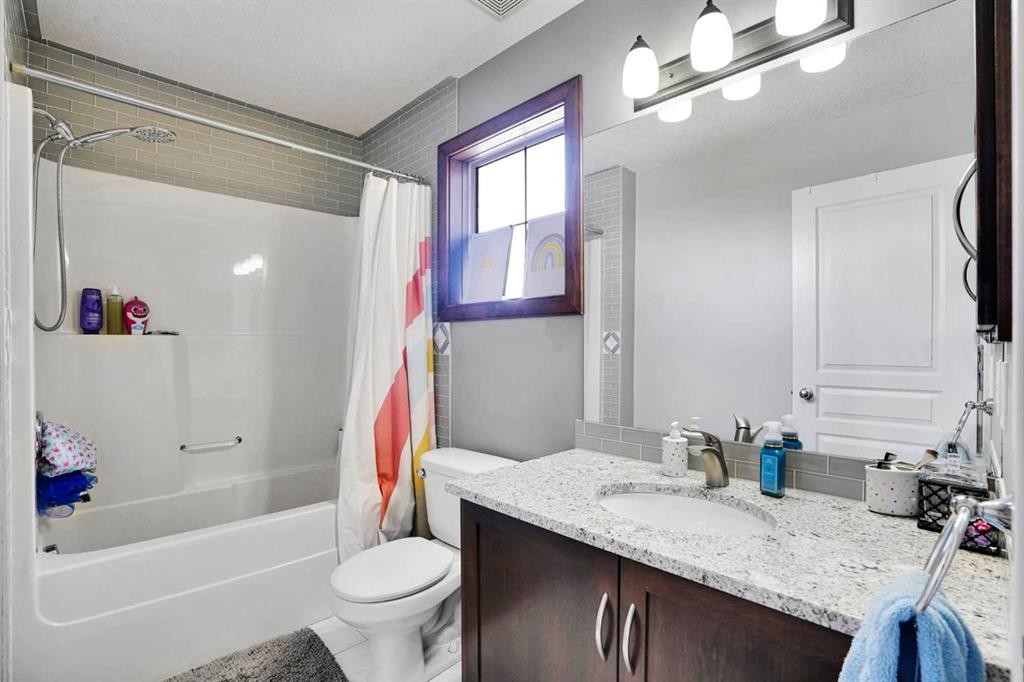 27 Brightoncrest Common Se, Calgary, AB - Indoor Photo Showing Bathroom