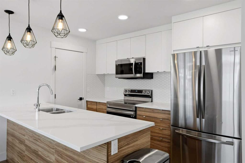 603-10060 46 Street Ne, Calgary, AB - Indoor Photo Showing Kitchen With Stainless Steel Kitchen With Double Sink With Upgraded Kitchen