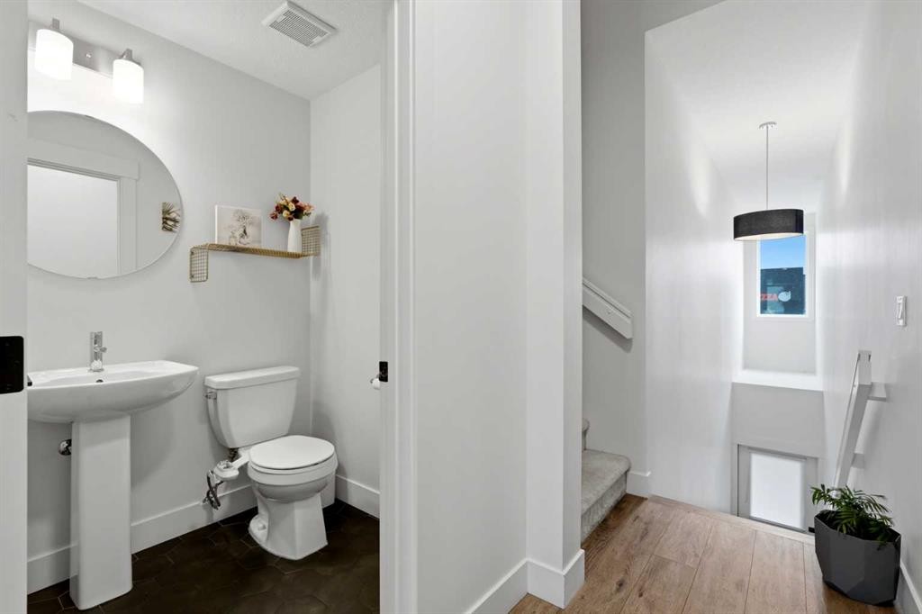 603-10060 46 Street Ne, Calgary, AB - Indoor Photo Showing Bathroom