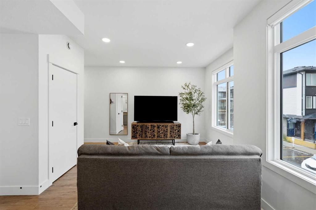 603-10060 46 Street Ne, Calgary, AB - Indoor