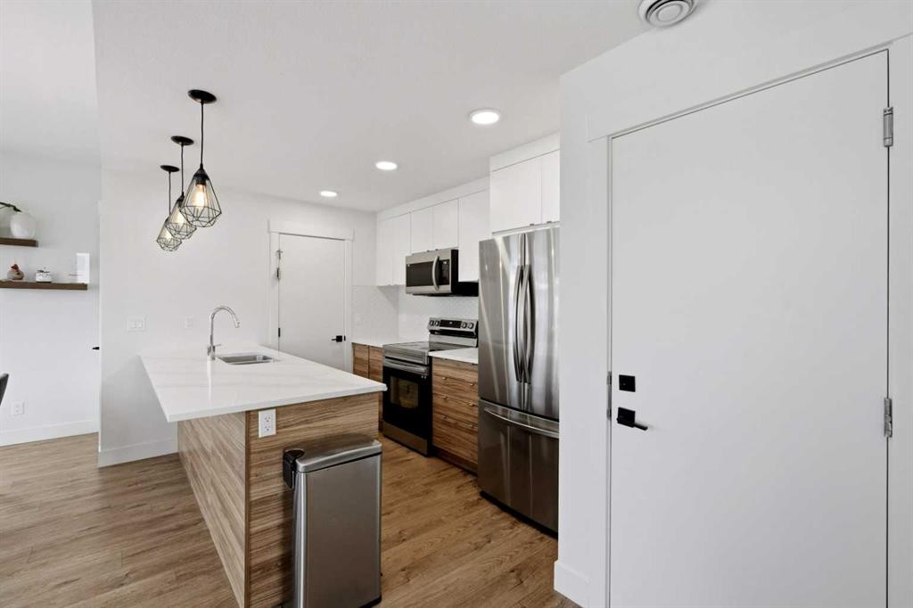603-10060 46 Street Ne, Calgary, AB - Indoor Photo Showing Kitchen With Stainless Steel Kitchen