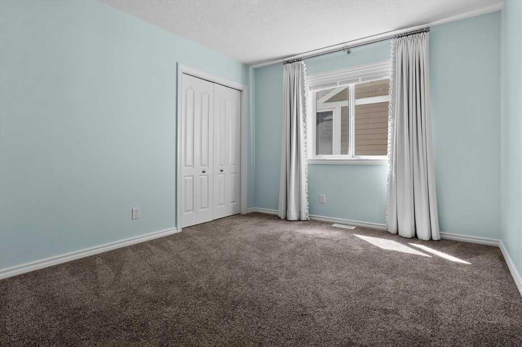 113 Ypres Green Sw, Calgary, AB