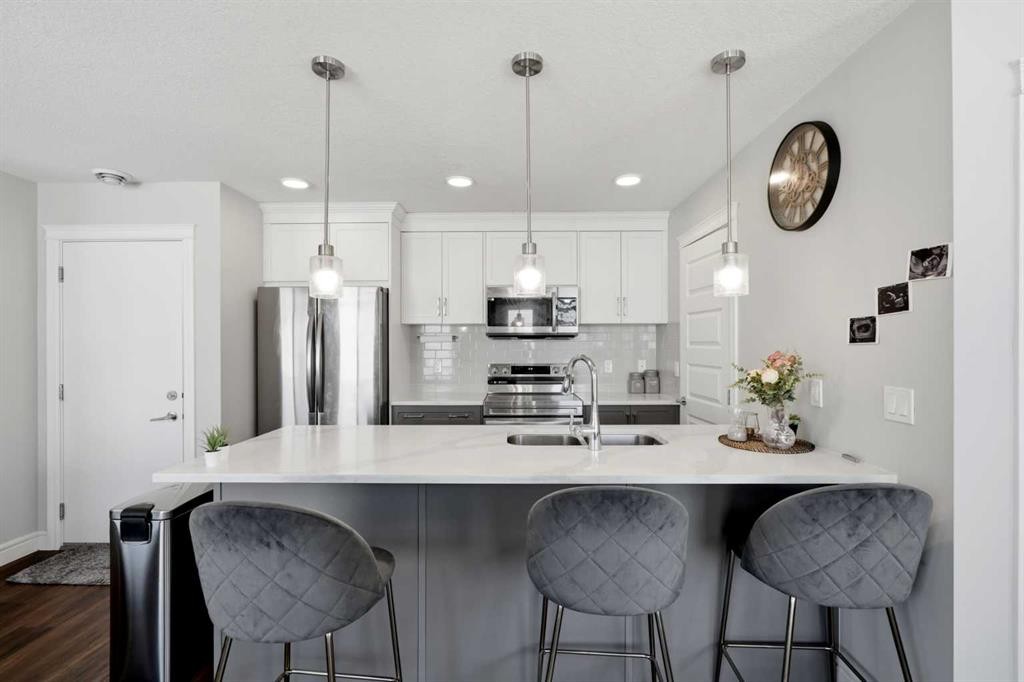 610-10060 46 Street Ne, Calgary, AB - Indoor Photo Showing Kitchen With Stainless Steel Kitchen With Double Sink With Upgraded Kitchen