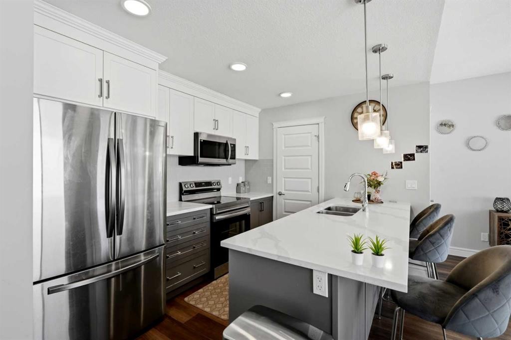 610-10060 46 Street Ne, Calgary, AB - Indoor Photo Showing Kitchen With Stainless Steel Kitchen With Double Sink With Upgraded Kitchen