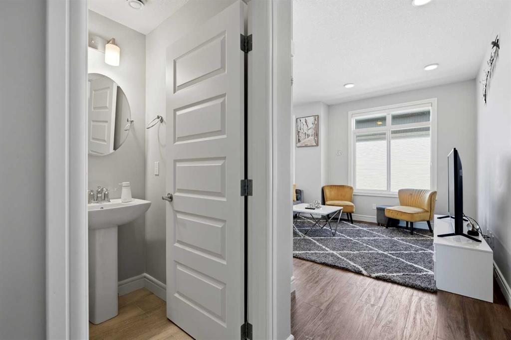 610-10060 46 Street Ne, Calgary, AB - Indoor Photo Showing Bathroom