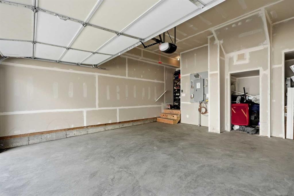 610-10060 46 Street Ne, Calgary, AB - Indoor Photo Showing Garage