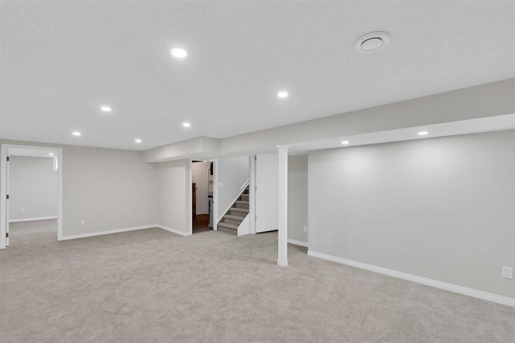 811 Seattle Drive Sw, Calgary, AB