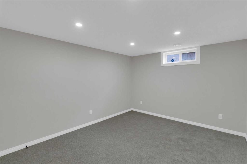 811 Seattle Drive Sw, Calgary, AB