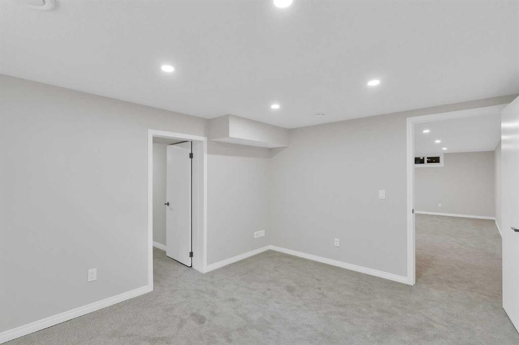 811 Seattle Drive Sw, Calgary, AB