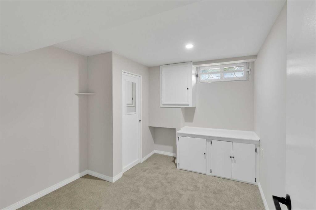 811 Seattle Drive Sw, Calgary, AB