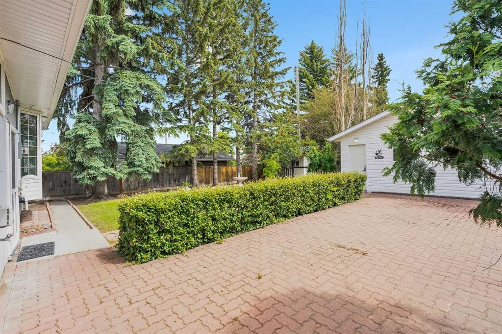 811 Seattle Drive Sw, Calgary, AB