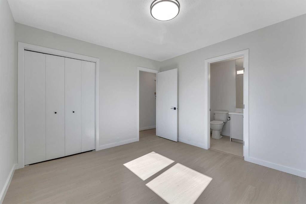 8059 Huntington Street Ne, Calgary, AB - Indoor