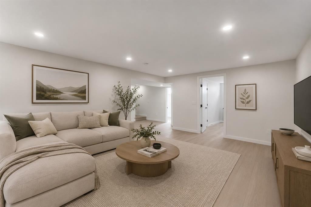 8059 Huntington Street Ne, Calgary, AB - Indoor Photo Showing Living Room