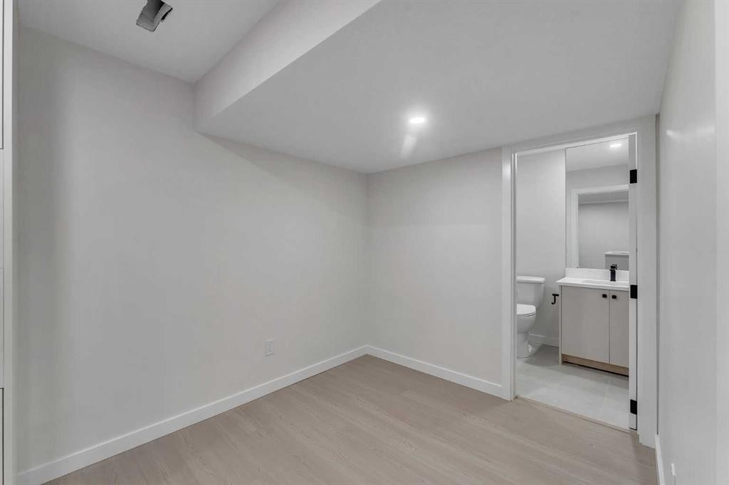 8059 Huntington Street Ne, Calgary, AB - Indoor Photo Showing Other Room