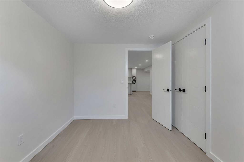 8059 Huntington Street Ne, Calgary, AB - Indoor Photo Showing Other Room