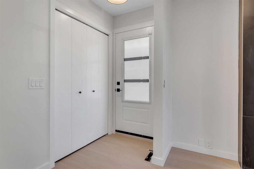 8059 Huntington Street Ne, Calgary, AB - Indoor Photo Showing Other Room