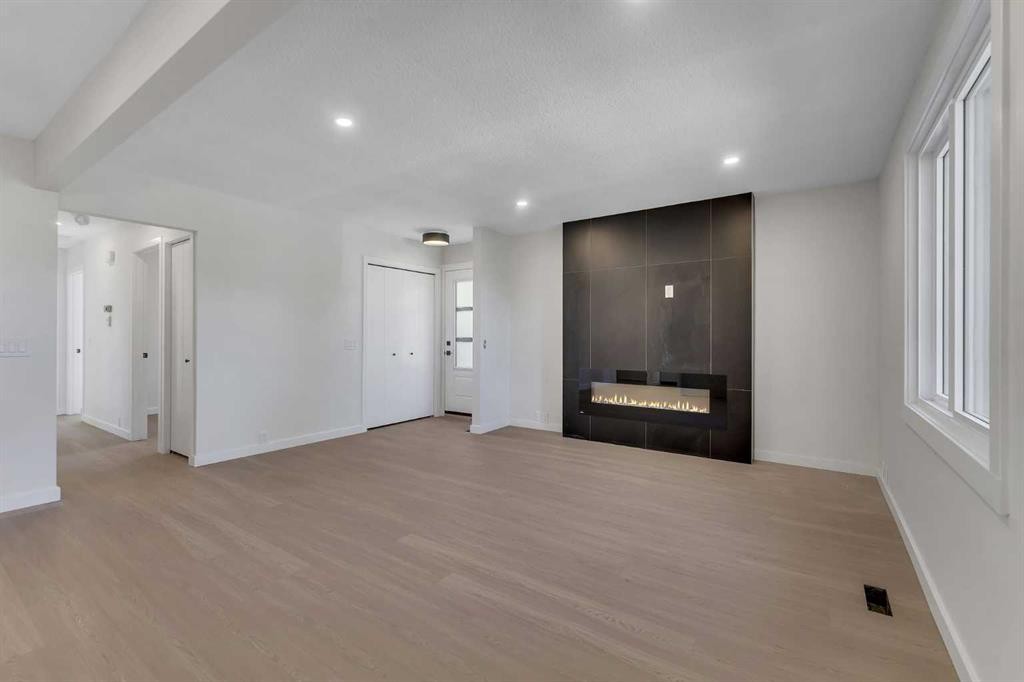 8059 Huntington Street Ne, Calgary, AB - Indoor Photo Showing Other Room