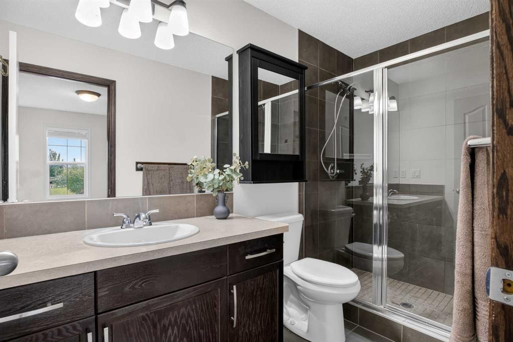 22 Autumn Green Se, Calgary, AB - Indoor Photo Showing Bathroom