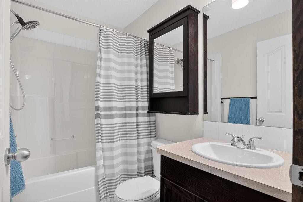 22 Autumn Green Se, Calgary, AB - Indoor Photo Showing Bathroom