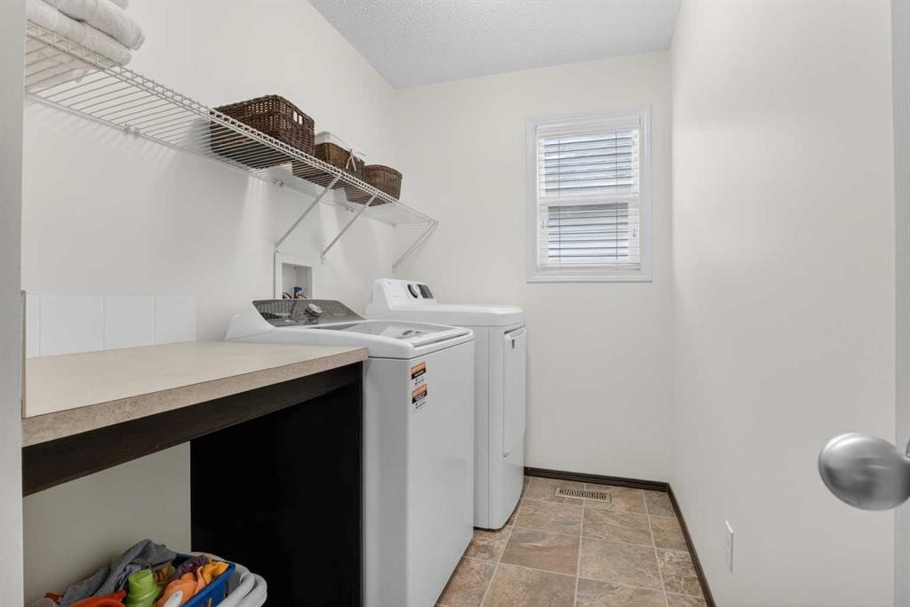 22 Autumn Green Se, Calgary, AB - Indoor Photo Showing Laundry Room