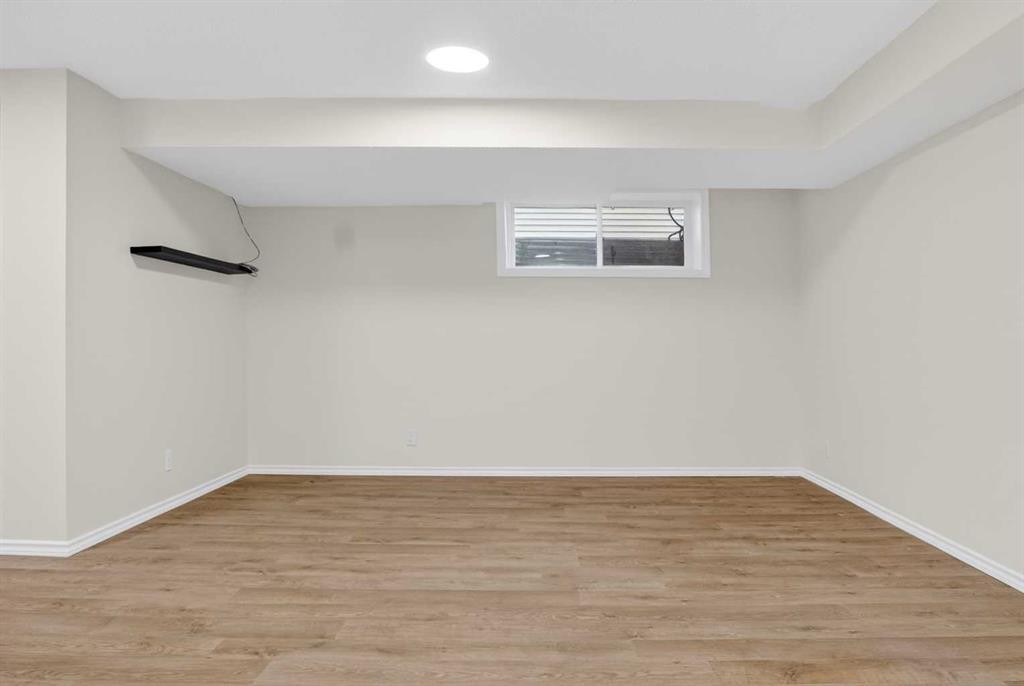 22 Autumn Green Se, Calgary, AB - Indoor Photo Showing Other Room