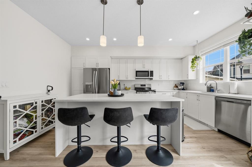 418 Copperstone Manor Se, Calgary, AB - Indoor Photo Showing Kitchen With Upgraded Kitchen