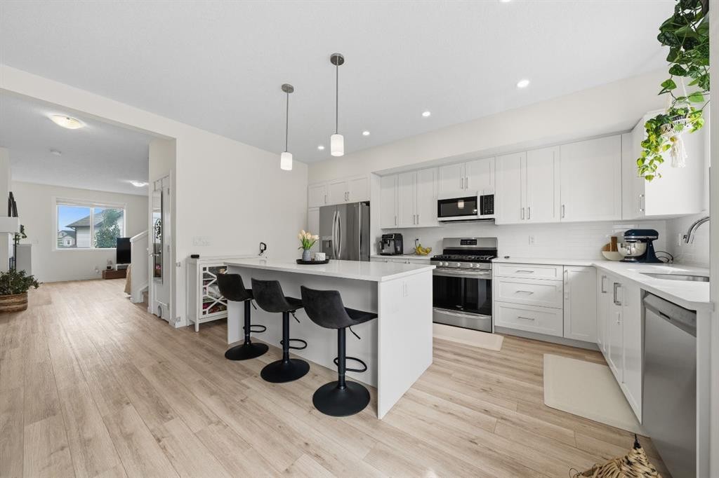 418 Copperstone Manor Se, Calgary, AB - Indoor Photo Showing Kitchen With Upgraded Kitchen
