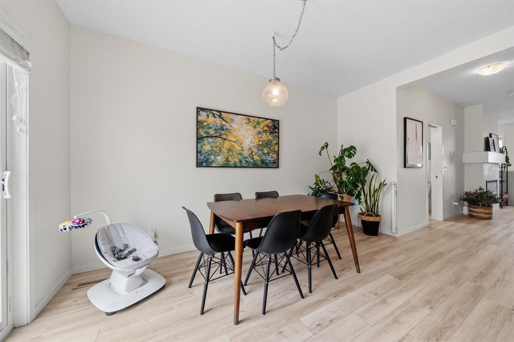 418 Copperstone Manor Se, Calgary, AB - Indoor Photo Showing Dining Room