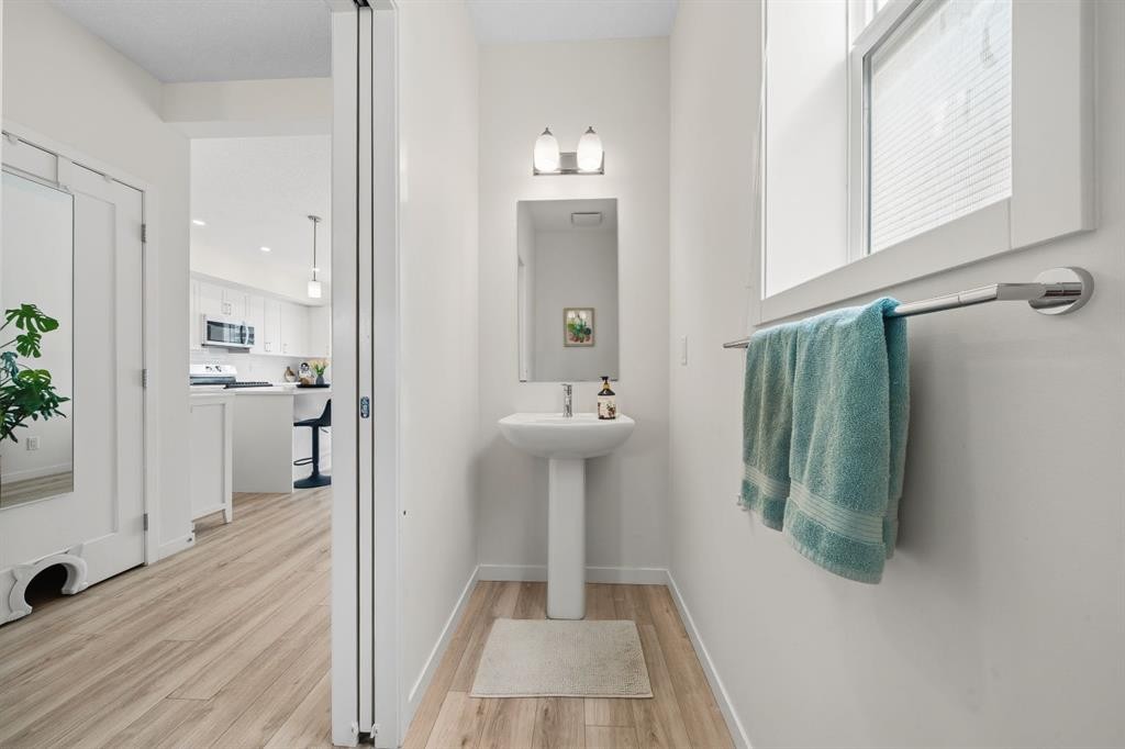 418 Copperstone Manor Se, Calgary, AB - Indoor Photo Showing Bathroom
