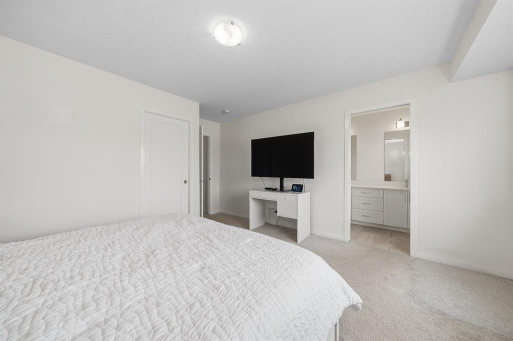 418 Copperstone Manor Se, Calgary, AB - Indoor Photo Showing Bedroom