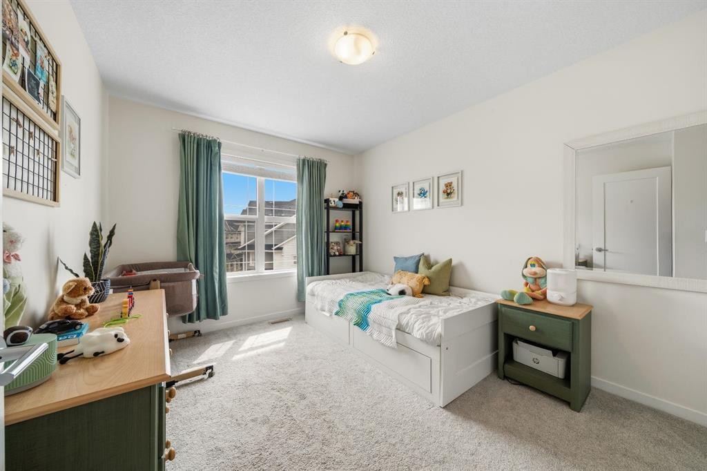 418 Copperstone Manor Se, Calgary, AB - Indoor Photo Showing Bedroom