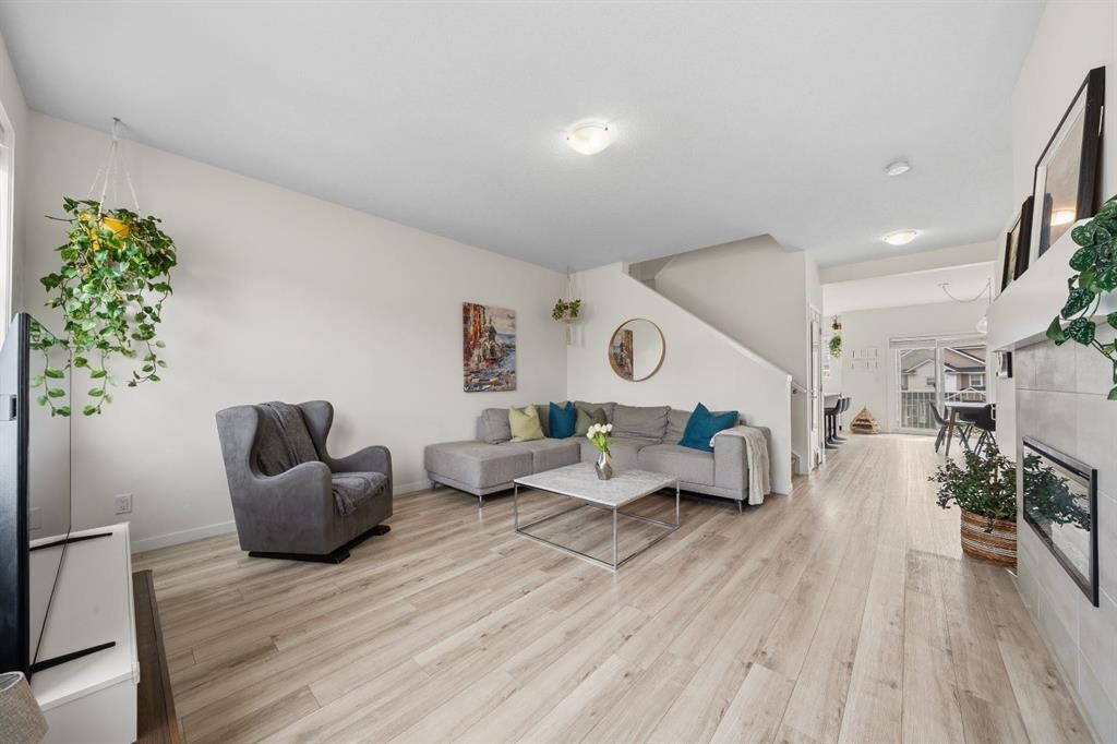 418 Copperstone Manor Se, Calgary, AB - Indoor Photo Showing Other Room