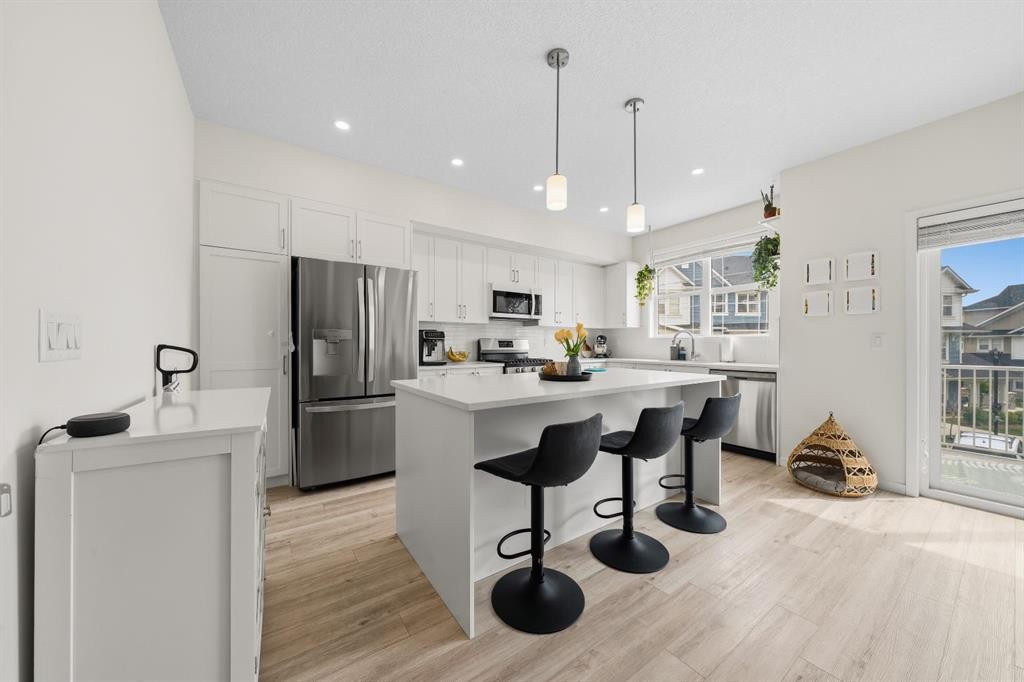 418 Copperstone Manor Se, Calgary, AB - Indoor Photo Showing Kitchen With Upgraded Kitchen