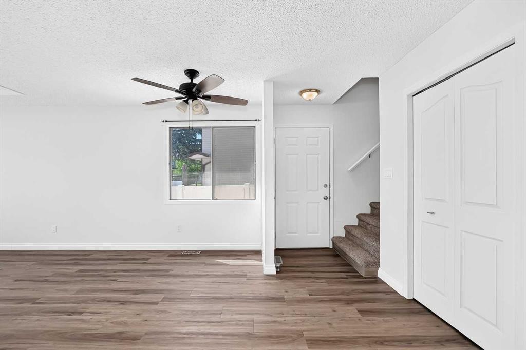 91 Cedarwood Hill Sw, Calgary, AB - Indoor Photo Showing Other Room